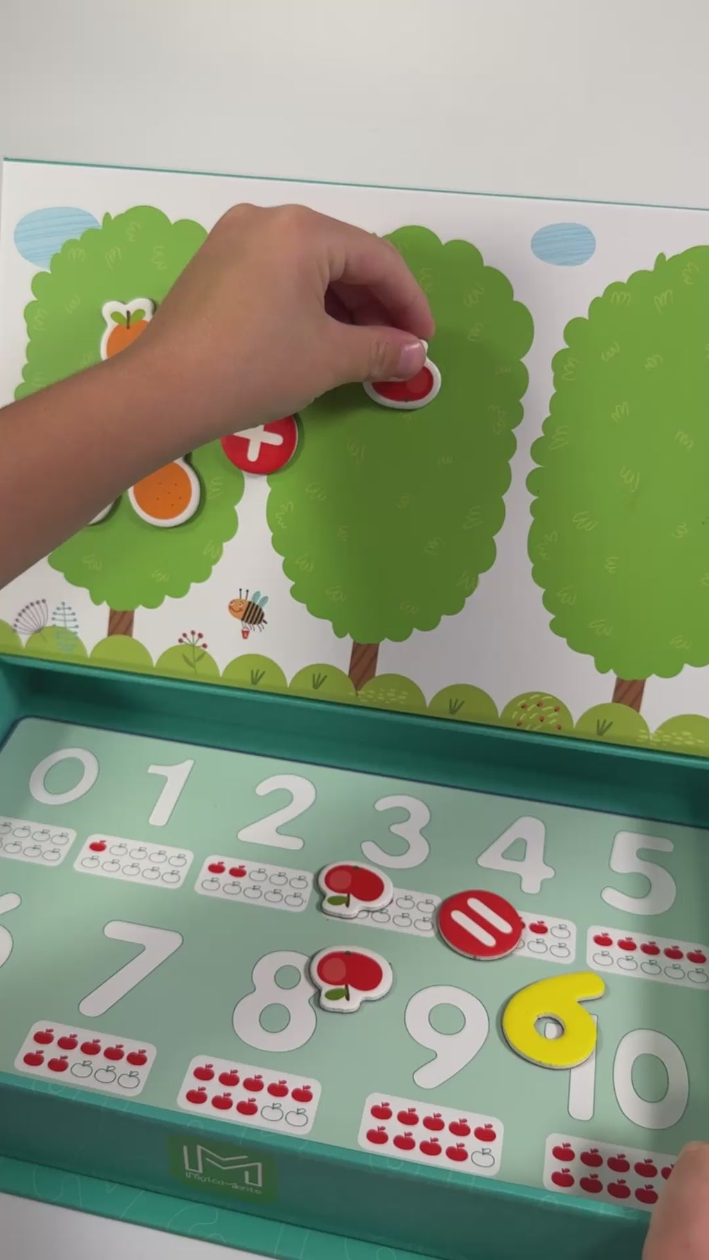 Juego de matemáticas con números y figuras